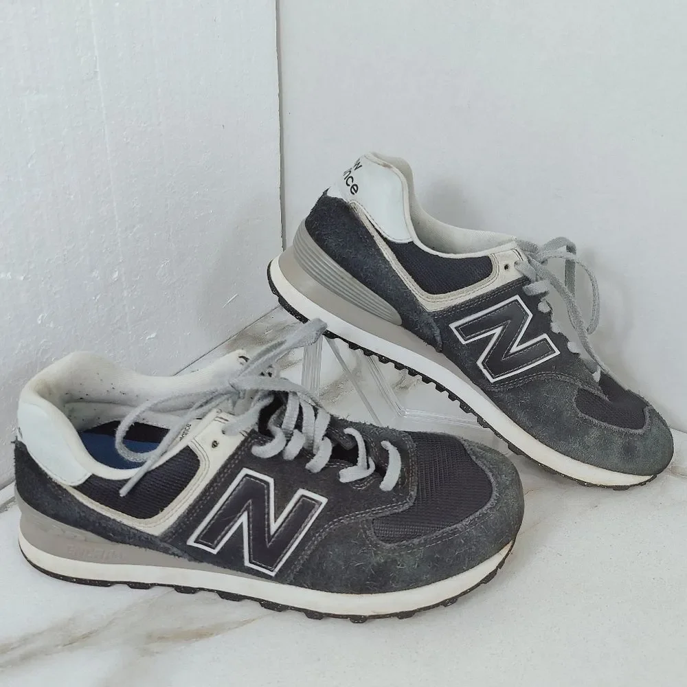 New Balance 574 Navy Suede Unisex Running Shoes Sneakers, Sz 9(M) 10.5(W)
